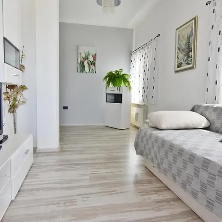Klimatisierte In Valica Mit Grossem Garten By Interhome