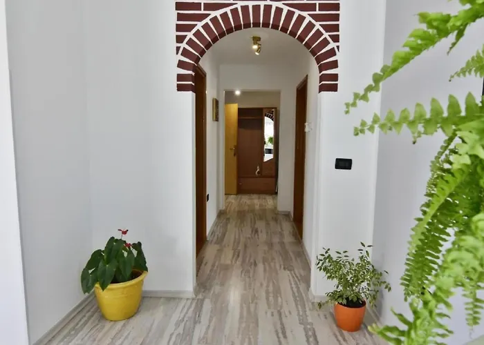 Apartman Klimatisierte In Valica Mit Grossem Garten By Interhome *