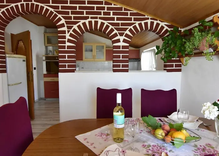 Klimatisierte In Valica Mit Grossem Garten By Interhome Umag