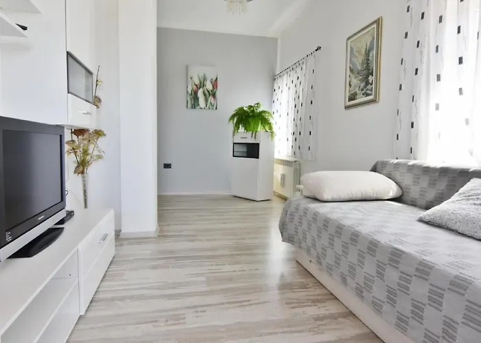 Klimatisierte In Valica Mit Grossem Garten By Interhome
