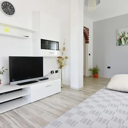 Klimatisierte In Valica Mit Grossem Garten By Interhome * אומאג