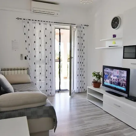 Klimatisierte In Valica Mit Grossem Garten By Interhome דירה *