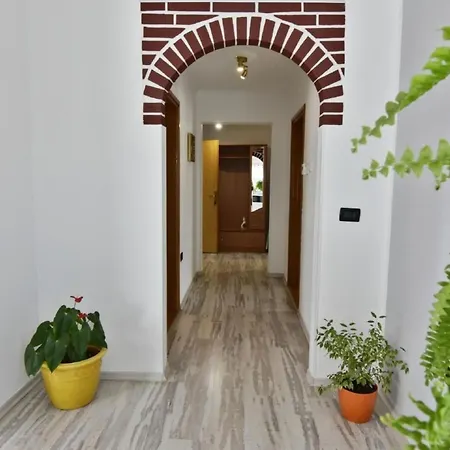 Apartman Klimatisierte In Valica Mit Grossem Garten By Interhome *