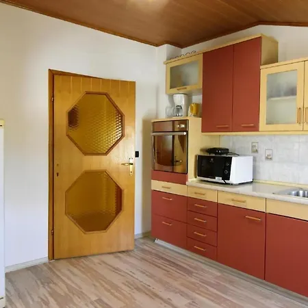 Apartman Klimatisierte In Valica Mit Grossem Garten By Interhome