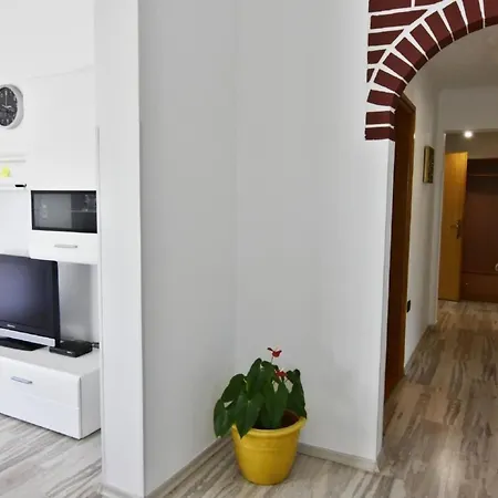Klimatisierte In Valica Mit Grossem Garten By Interhome Apartman