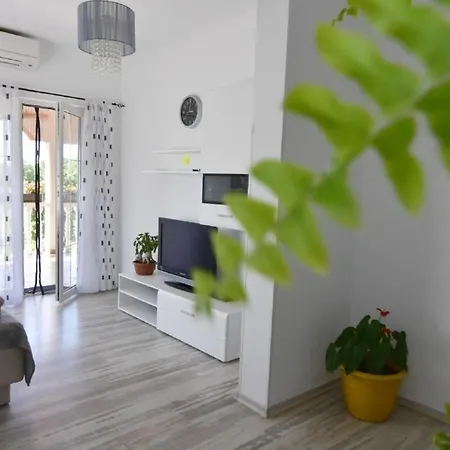 דירה Klimatisierte In Valica Mit Grossem Garten By Interhome
