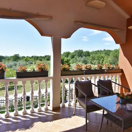 Klimatisierte In Valica Mit Grossem Garten By Interhome דירה