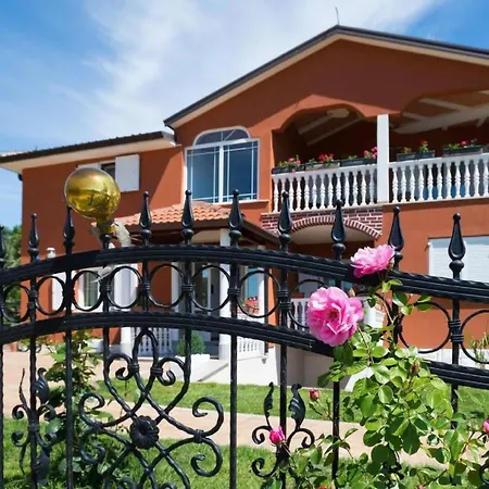 Klimatisierte In Valica Mit Grossem Garten By Interhome אומאג