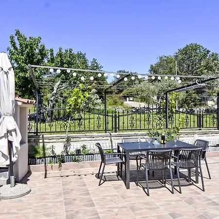 Klimatisierte In Valica Mit Grossem Garten By Interhome Umag