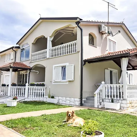 Klimatisierte In Valica Mit Grossem Garten By Interhome Apartman *