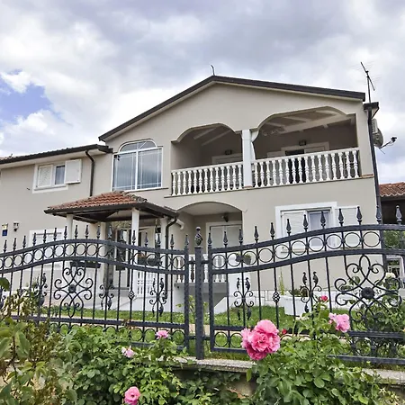Klimatisierte In Valica Mit Grossem Garten By Interhome Umag