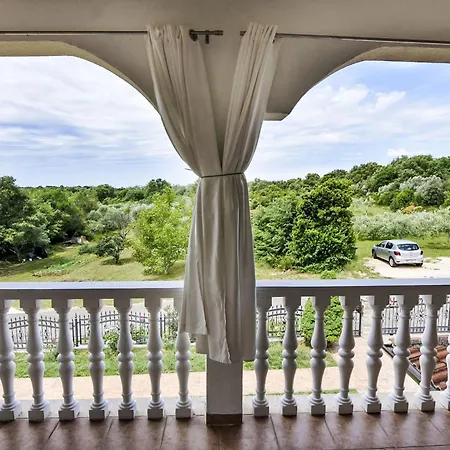 Klimatisierte In Valica Mit Grossem Garten By Interhome *