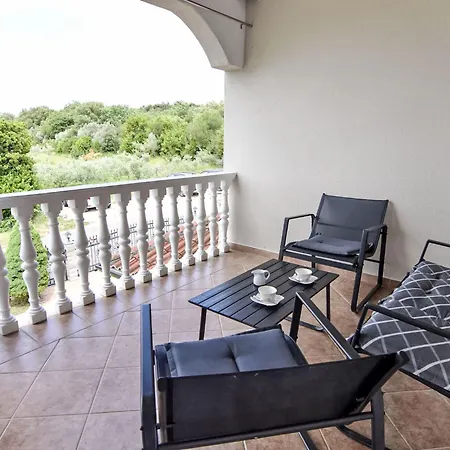 Klimatisierte In Valica Mit Grossem Garten By Interhome Apartman