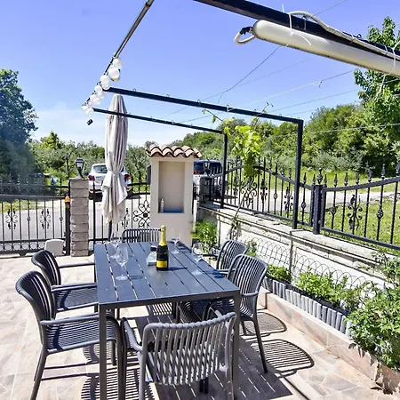 Klimatisierte In Valica Mit Grossem Garten By Interhome Apartman Umag