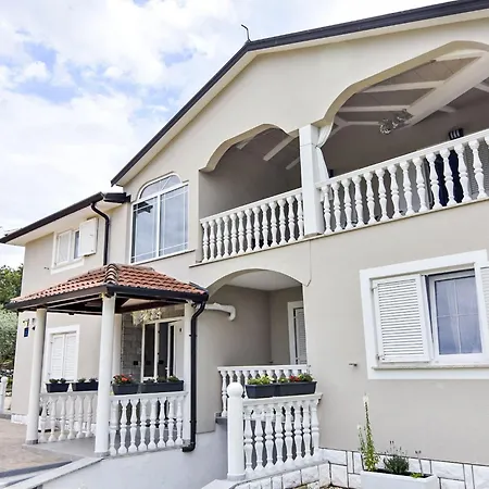 Apartman Klimatisierte In Valica Mit Grossem Garten By Interhome Umag