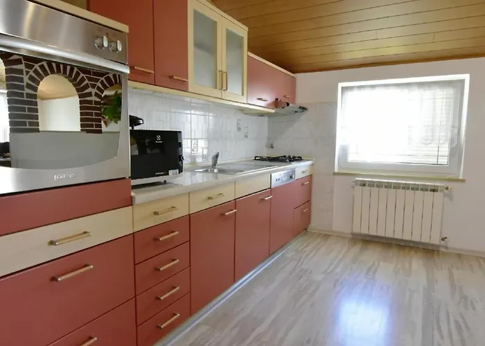 Klimatisierte In Valica Mit Grossem Garten By Interhome Umag