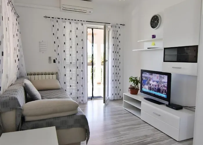 Klimatisierte In Valica Mit Grossem Garten By Interhome Apartman *