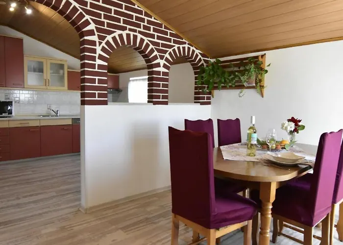 Apartman Klimatisierte In Valica Mit Grossem Garten By Interhome