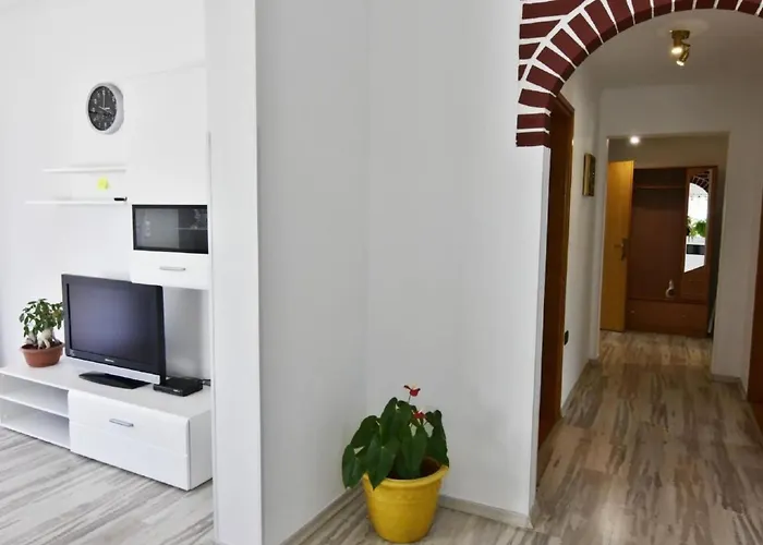 Klimatisierte In Valica Mit Grossem Garten By Interhome Apartman