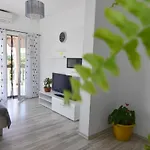 Apartamento Klimatisierte In Valica Mit Grossem Garten By Interhome