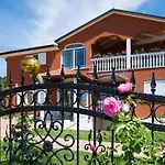 Klimatisierte In Valica Mit Grossem Garten By Interhome Umago